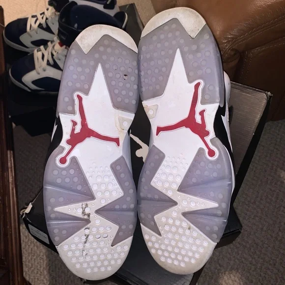 Retro 6 carmine size 11